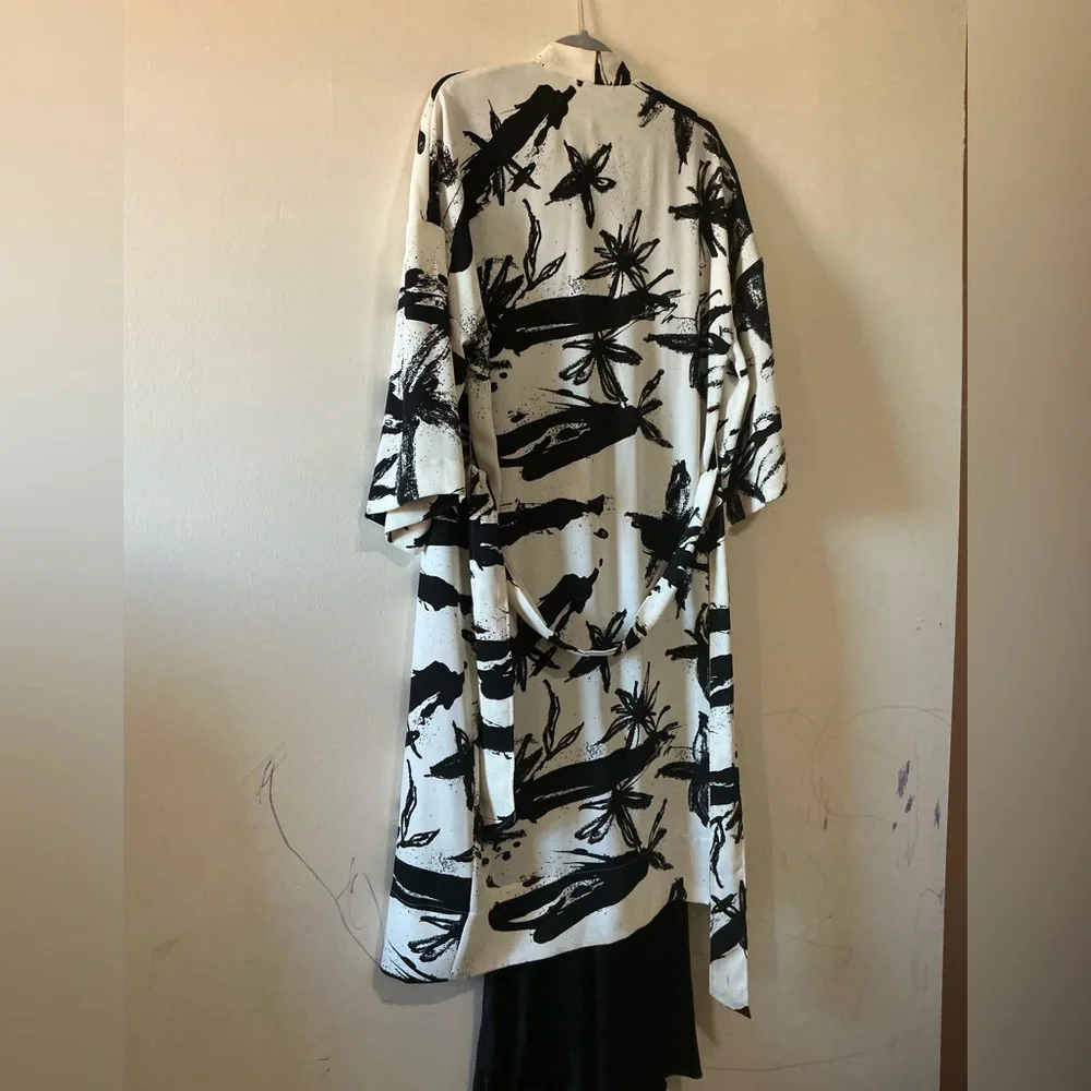 Babaton Black and White Abstract Print Duster jacket - Picture 4 of 6